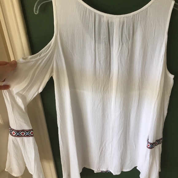 ❌SOLD❌ BRAND NEW Cold shoulder blouse - Picture 2 of 3